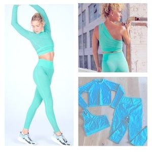 🔥🔥NWT. 3 piece Fabletics seamless moisture set.ultra high waist legging crop
